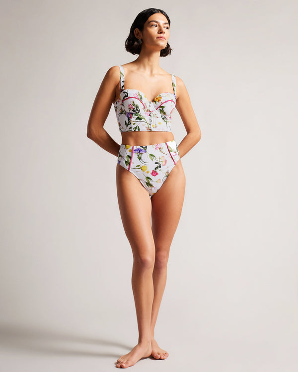 ROSABY-Swimwear-Flirty and little retro, the ROSABY bikini bottom is the ideal swimwear addition to your summer wardrobe. It's made with a soft stretch fabric and features contouring details along the front to flatter your shape. Wear it with the matching top to create a look that's perfect for lounging poolside.The fabric of this product is made with 78% recycled polyamide. Using recycled polyamide helps divert plastic waste from ending in landfills. Bikini bottoms Scattered bouquet print High waisted Cont